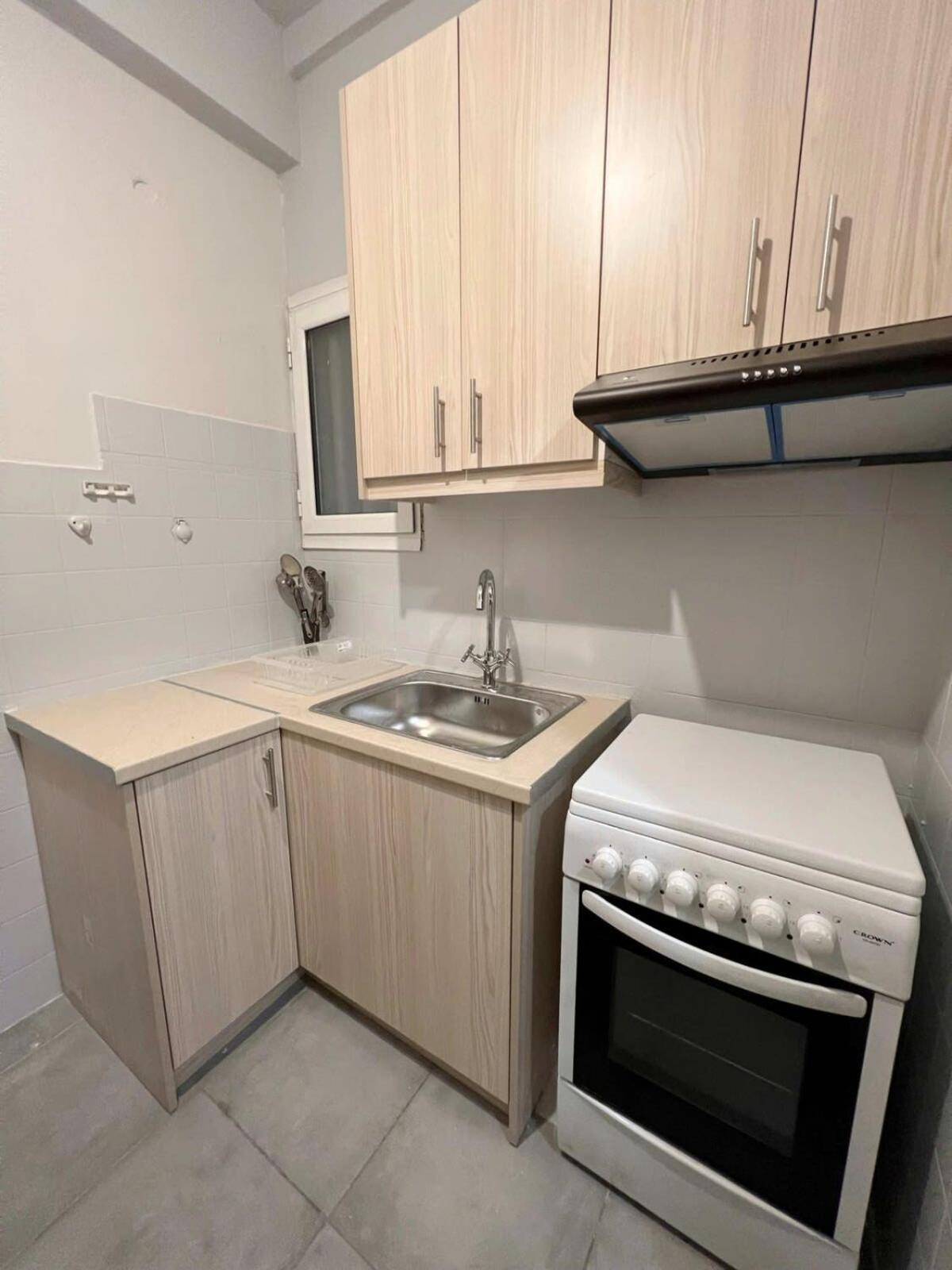 Central apartment 3' to Metaksourgio metro station Atene Esterno foto