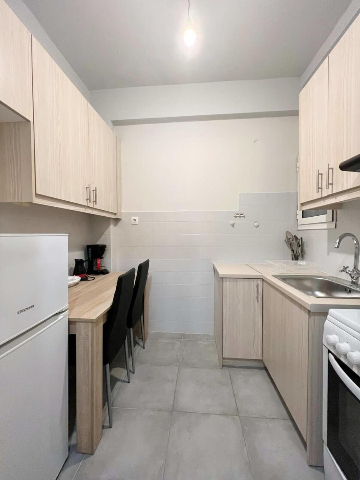 Central apartment 3' to Metaksourgio metro station Atene Esterno foto